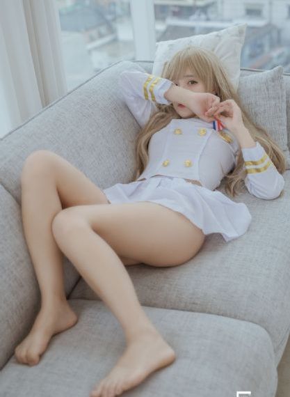 赤裸红唇
