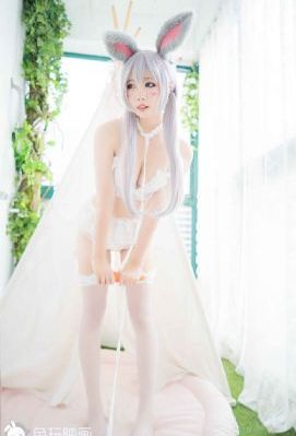 老头边吃奶边弄进去呻吟