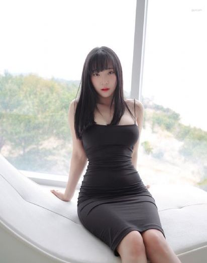 摸进她的内裤里疯狂揉她.视频