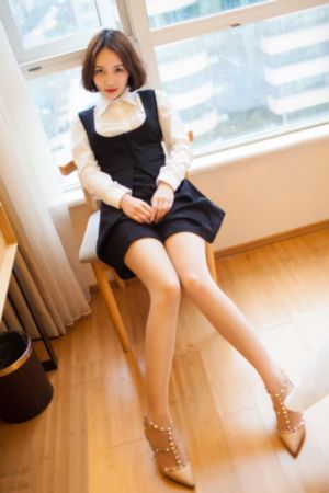 按摩的女大学生