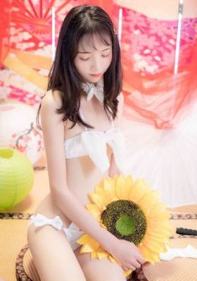 皇上捏住宫女的巨峰