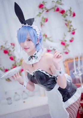 征服了同学的贵妇麻麻剧情简介